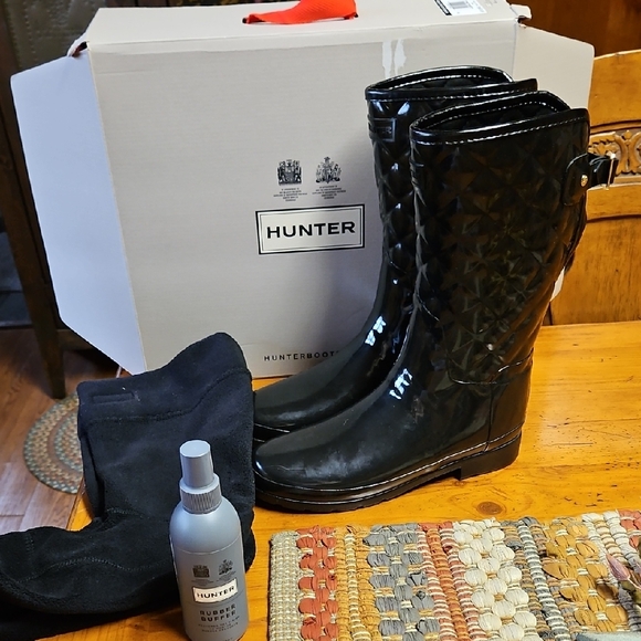 Hunter Black Glossy Quilted Boots - Picture 1 of 5
